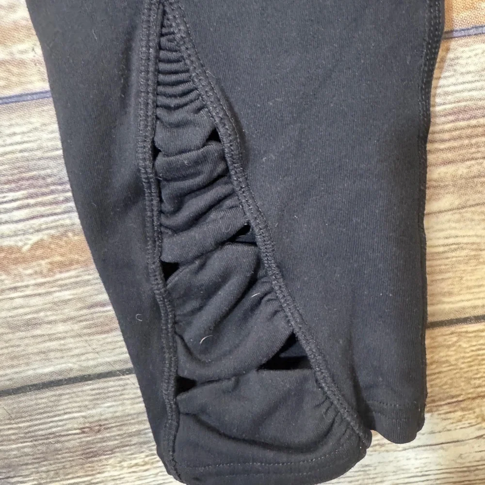 Athleta Power X’s‎ and O’s Lace Calf Legging Size XS Capri Black Stretch